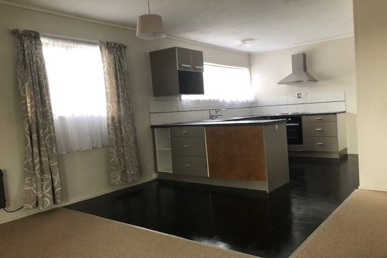 Photo of property in 1/27 Aeroview Drive, Beach Haven, Auckland, 0626