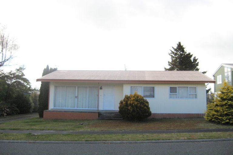 Photo of property in 13 Pokaka Crescent, Wharewaka, Taupo, 3330