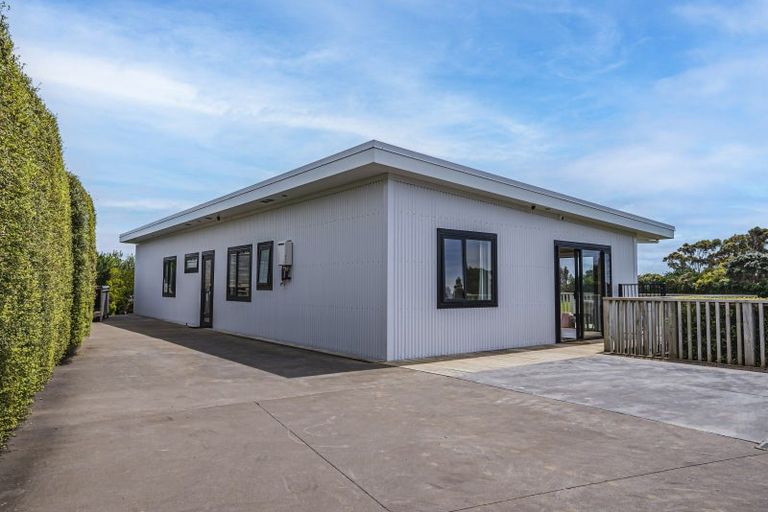 Photo of property in 22b Saint Ives Grove, Whalers Gate, New Plymouth, 4310