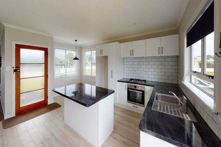 Photo of property in 30 Hadfield Crescent, College Estate, Whanganui, 4500