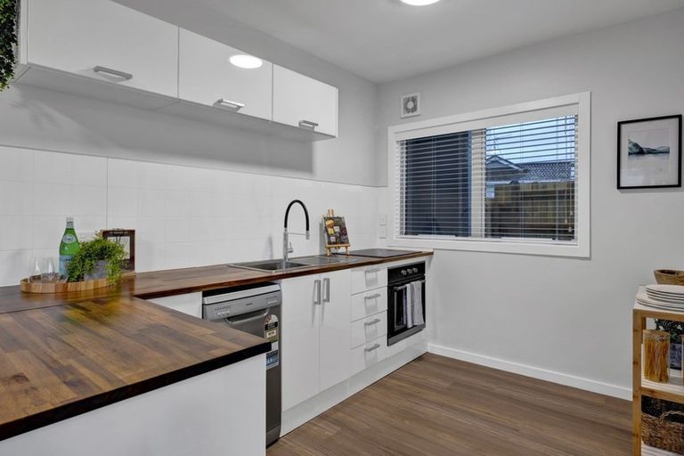 Photo of property in 38c Breakwater Road, Moturoa, New Plymouth, 4310