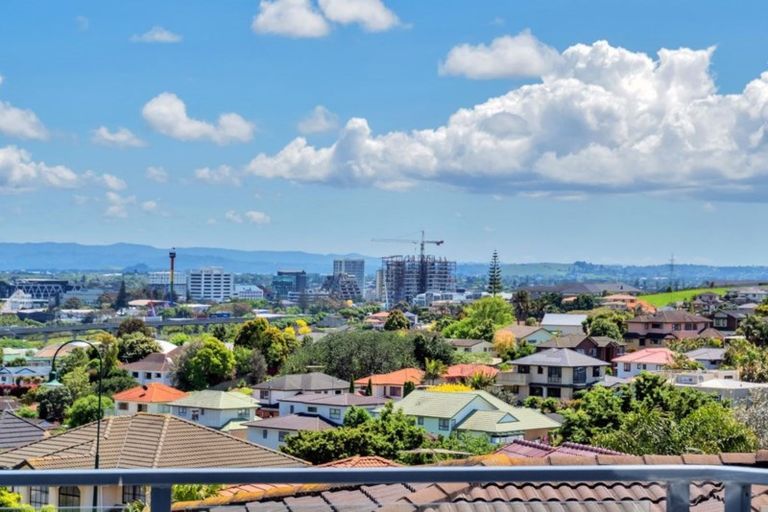 Photo of property in 2 Alcove Place, Totara Heights, Auckland, 2105