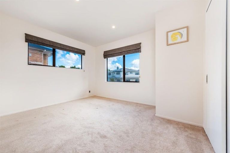 Photo of property in 21 Midhurst Avenue, Henderson, Auckland, 0612