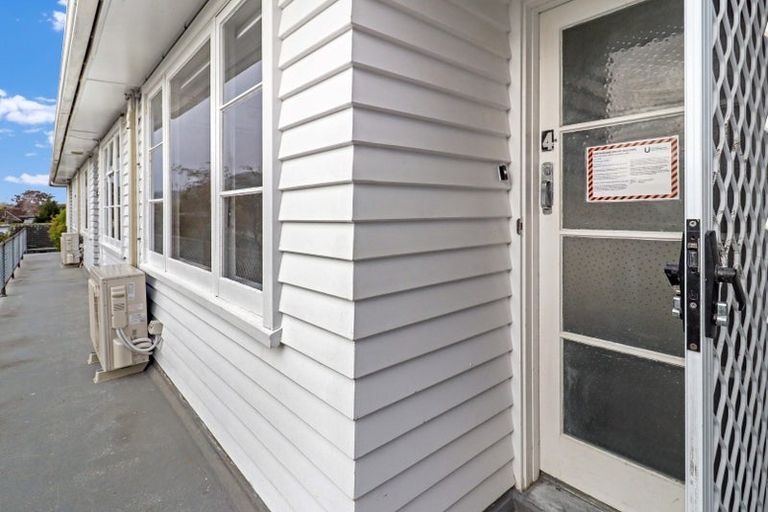 Photo of property in 2 Argyle Grove, Trentham, Upper Hutt, 5018