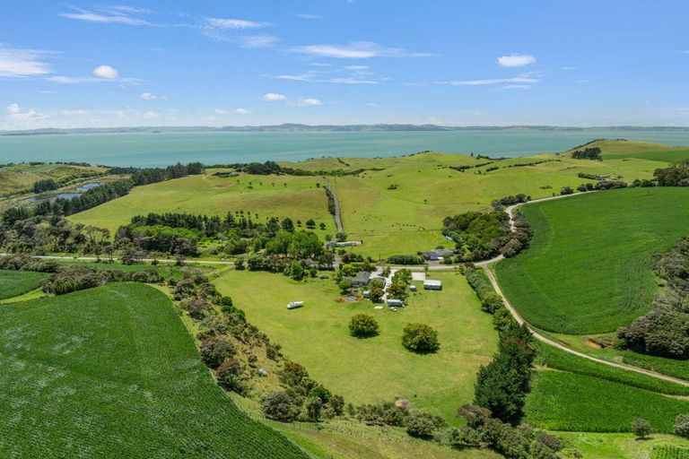 Photo of property in 3265 South Head Road, South Head, Helensville, 0874