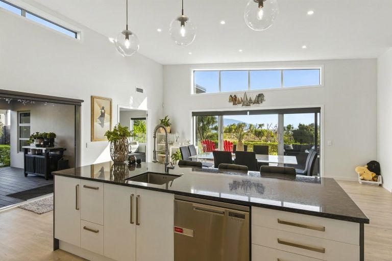 Photo of property in 22 Taranui Way, Paraparaumu Beach, Paraparaumu, 5032