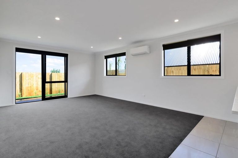 Photo of property in 43 Waruhia Crescent, Rototuna North, 3281