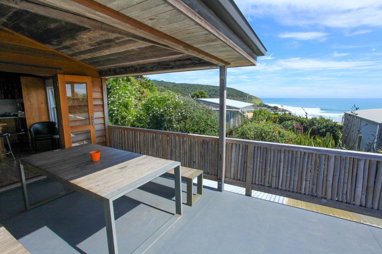 Photo of property in 21 Calvert Road, Raglan, 3297