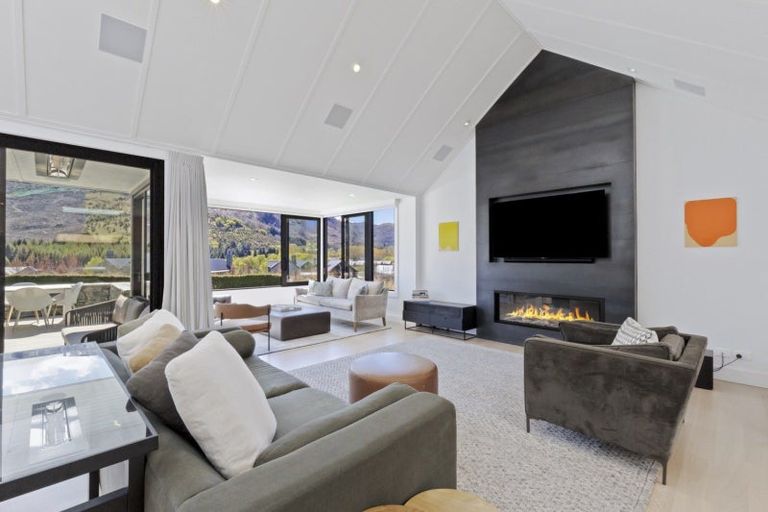 Photo of property in 1 Owen Marshall Lane, Arrowtown, 9371