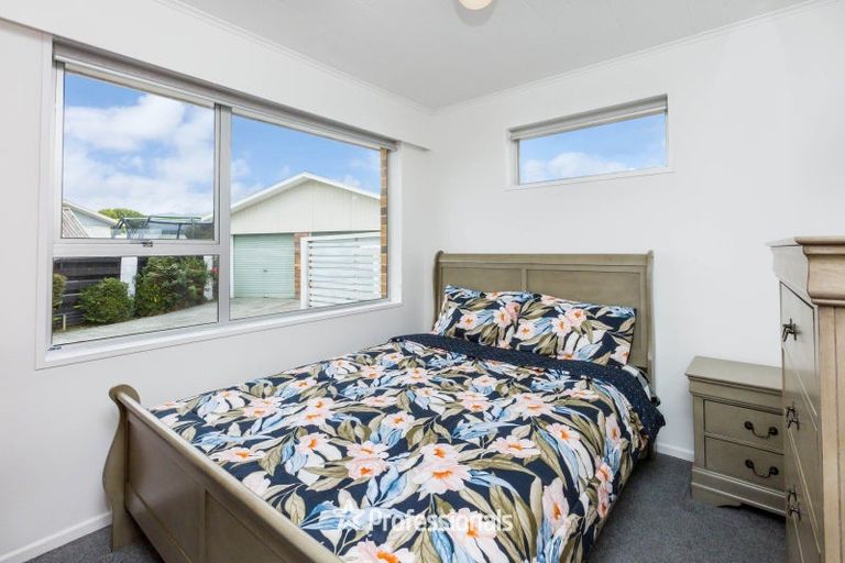 Photo of property in 15a Bonnie Glen Crescent, Ebdentown, Upper Hutt, 5018