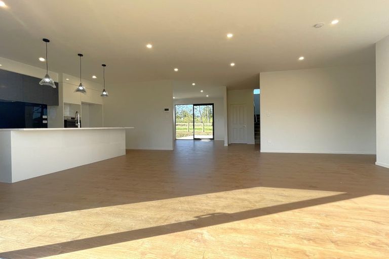 Photo of property in 84 Station Road, Kumeu, 0891
