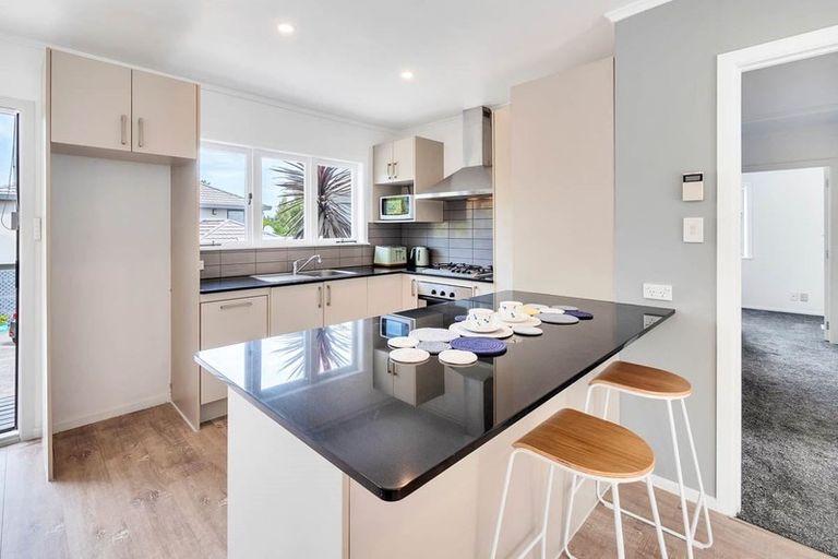 Photo of property in 1/46 Roberts Road, Glenfield, Auckland, 0629