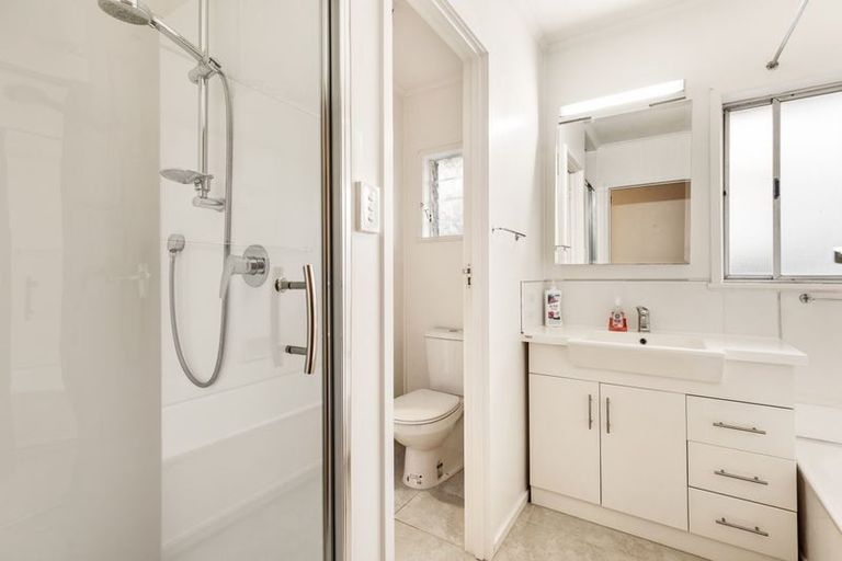 Photo of property in 1/71 Royal View Road, Te Atatu South, Auckland, 0610