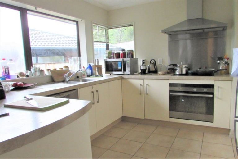 Photo of property in 23 Aragon Grove, Kingsley Heights, Upper Hutt, 5018
