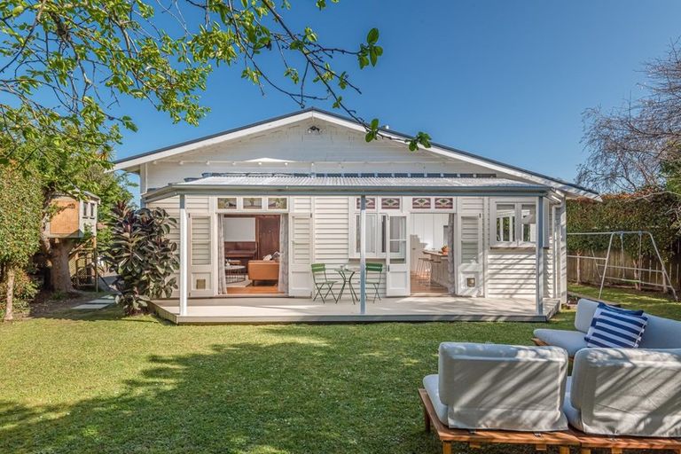 Photo of property in 1/58 Ngataringa Road, Devonport, Auckland, 0624