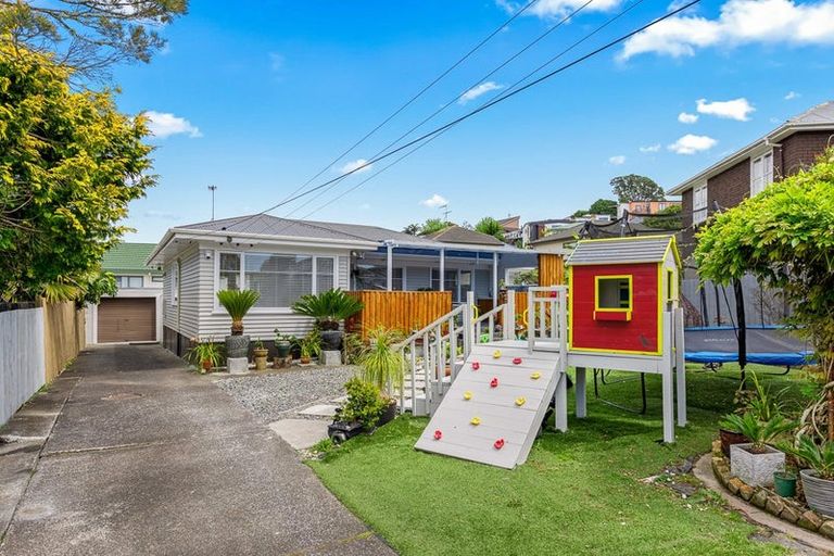 Photo of property in 300 Wairau Road, Glenfield, Auckland, 0629
