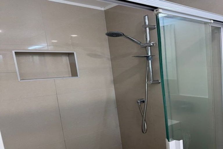 Photo of property in 2/6 Raddock Place, Half Moon Bay, Auckland, 2012