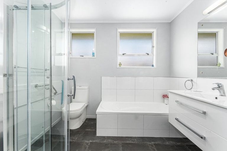 Photo of property in 16 Hicks Close, Whitby, Porirua, 5024