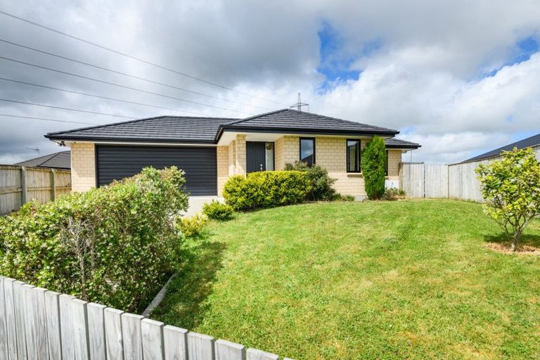 Photo of property in 12 Gibraltar Way, Fitzherbert, Palmerston North, 4410