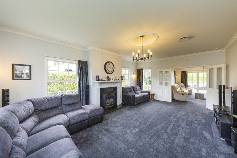 Photo of property in 11 The Oaks, Awapuni, Palmerston North, 4412
