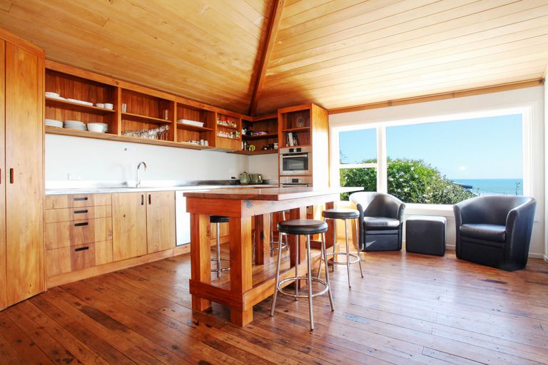 Photo of property in 21 Calvert Road, Raglan, 3297