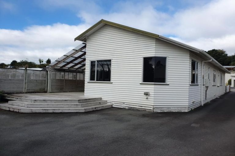 Photo of property in 98 Fulford Street, New Plymouth, 4310