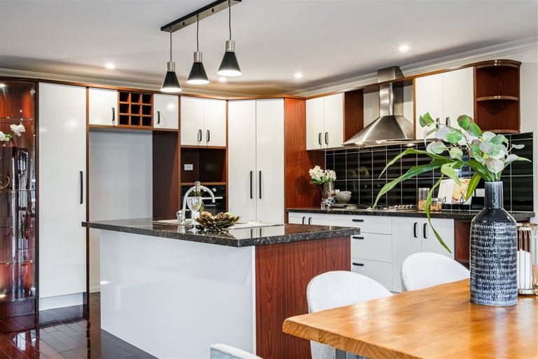 Photo of property in 29 Sapperton Drive, Henderson, Auckland, 0612