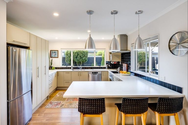 Photo of property in 16 Bourke Place, Havelock North, 4130