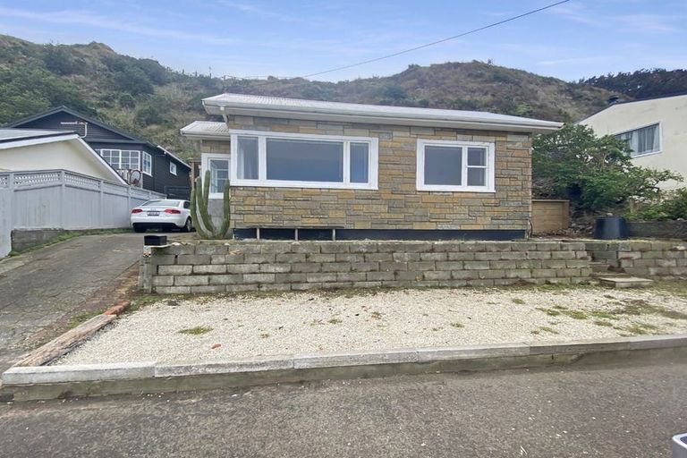 Photo of property in 37 Moa Point Road, Moa Point, Wellington, 6022