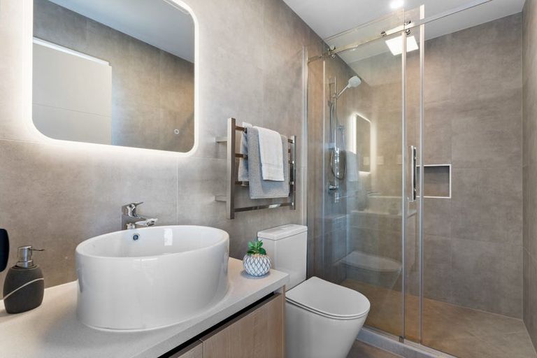 Photo of property in 8b Rowan Terrace, Te Atatu South, Auckland, 0610