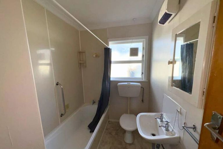 Photo of property in 34 Queenwood Road, Levin, 5510