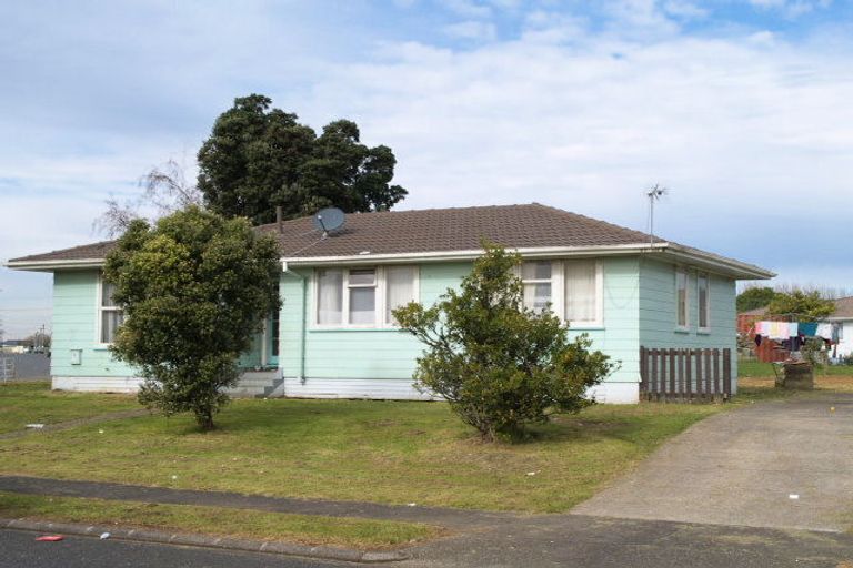 Photo of property in 2 Carver Place, Mangere East, Auckland, 2024