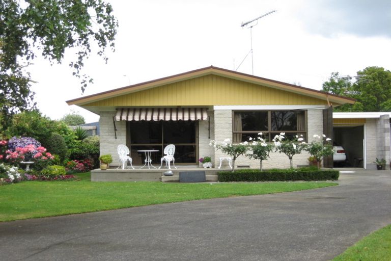 Photo of property in 2/4 Lionel Sharp Place, Pukekohe, 2120