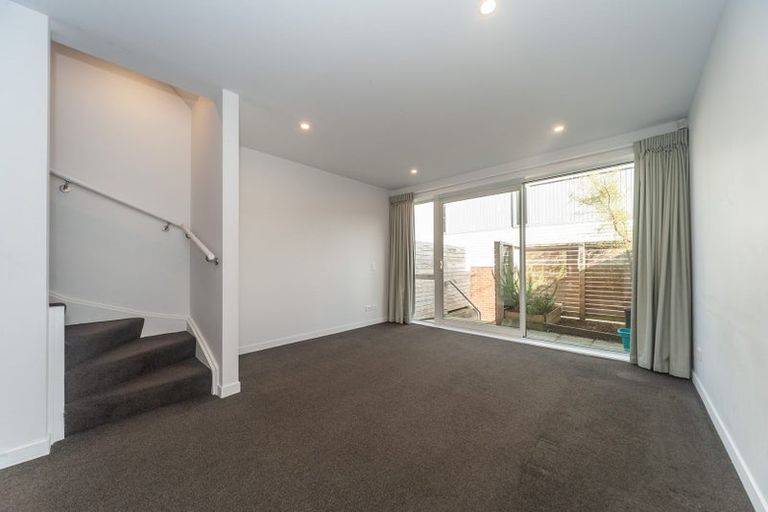 Photo of property in 2/24 Princess Terrace, Newtown, Wellington, 6021
