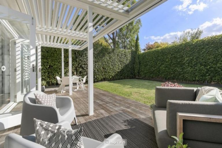 Photo of property in 25 Roslyn Terrace, Stanley Point, Auckland, 0624
