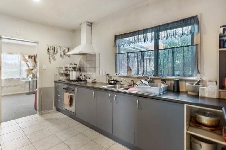 Photo of property in 25 Royton Avenue, Mangere East, Auckland, 2024