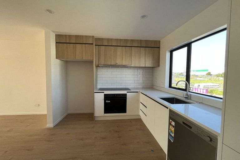Photo of property in 5 Mataitai Road, Hobsonville, Auckland, 0618