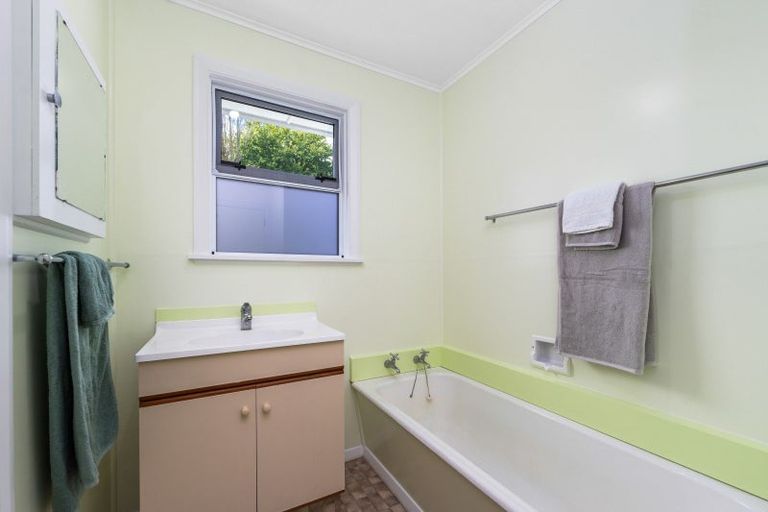 Photo of property in 6 Waugh Street, Kimbolton, 4777