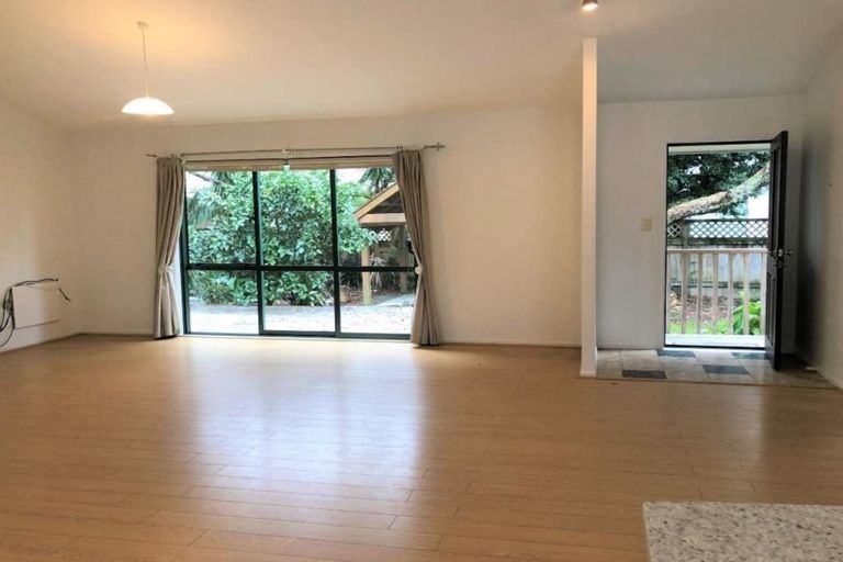 Photo of property in 84 Colwill Road, Massey, Auckland, 0614