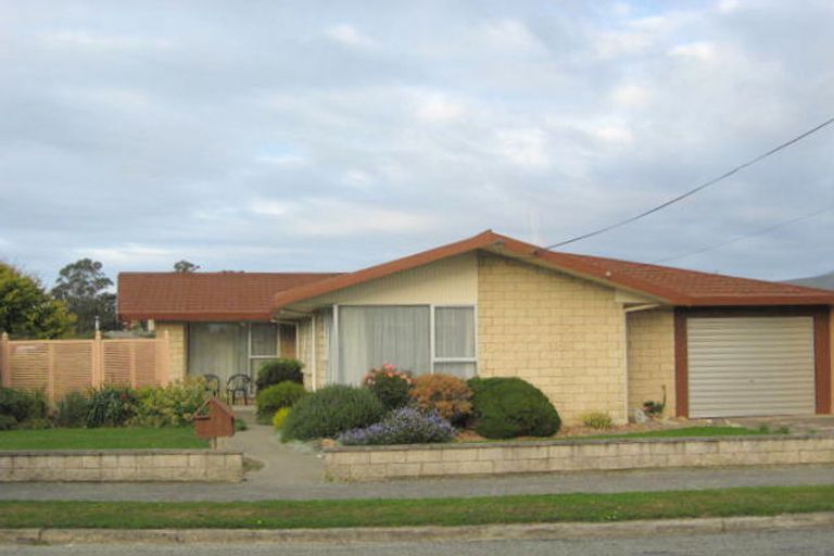 Photo of property in 17 Glendale Crescent, Holmes Hill, Oamaru, 9401