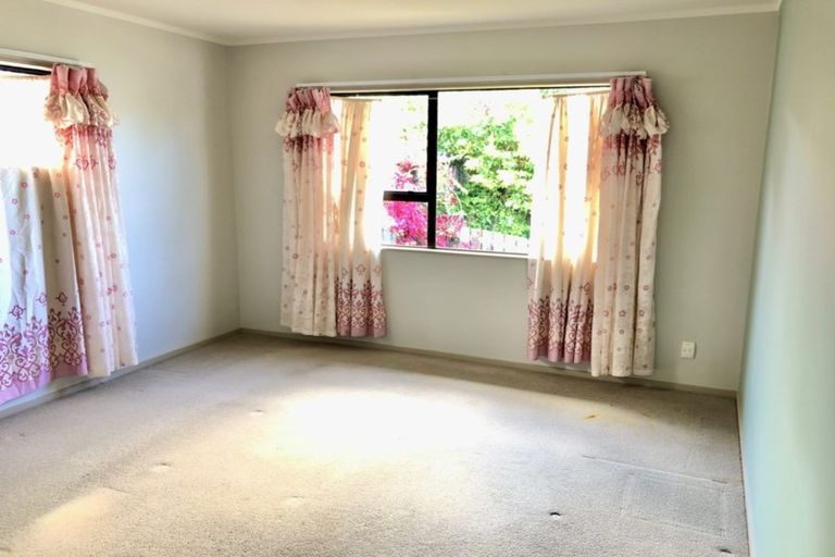 Photo of property in 2/4 Pine Street, New Lynn, Auckland, 0600