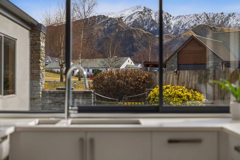 Photo of property in 11 Elva Dawson Place, Arrowtown, 9302