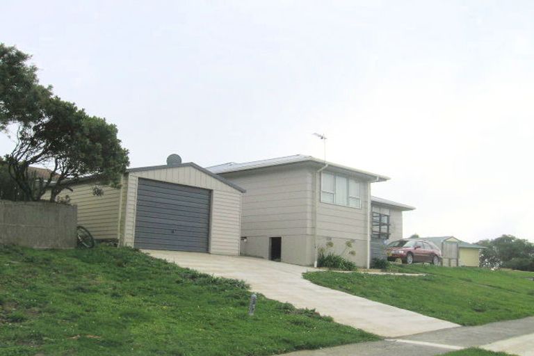 Photo of property in 41 Almora View, Ascot Park, Porirua, 5024