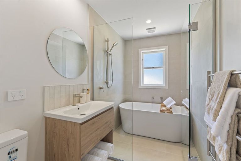 Photo of property in 61 Moncks Spur Road, Redcliffs, Christchurch, 8081