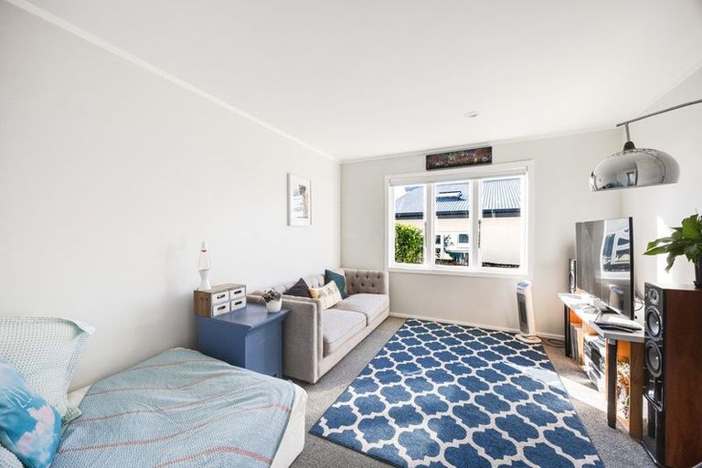Photo of property in 29 Masterton Road, Rothesay Bay, Auckland, 0630