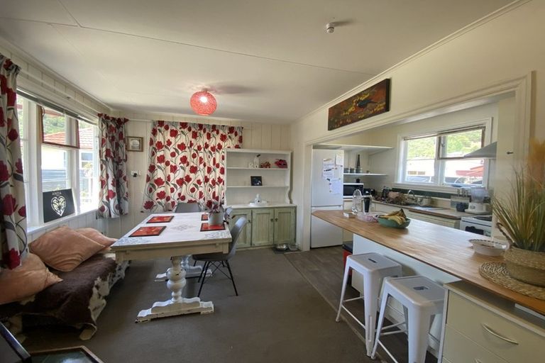 Photo of property in 27 Oxford Street, Picton, 7220