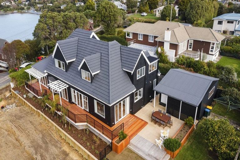 Photo of property in 53 Seaview Road, Paremata, Porirua, 5024