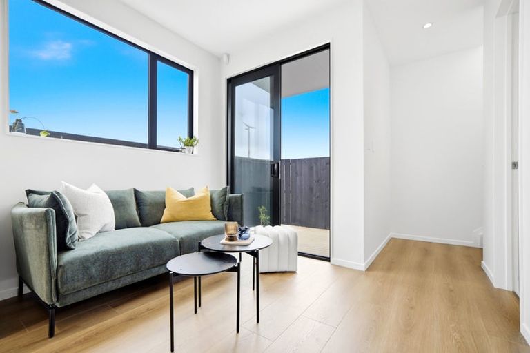 Photo of property in 6 Sails Road, Hobsonville, 0616
