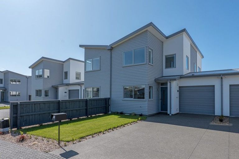 Photo of property in 21 Kakapo Lane, Redwood, Christchurch, 8051