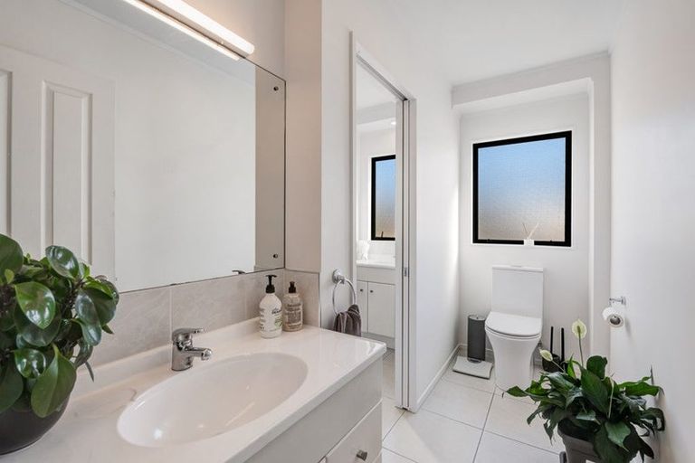 Photo of property in 2/12 Sundown Avenue, Manly, Whangaparaoa, 0930